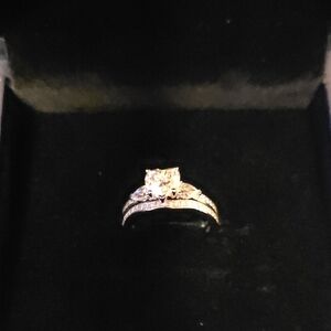 Stunning 10 Karat White Gold Women's Wedding Set Ring with Dazzling Stone